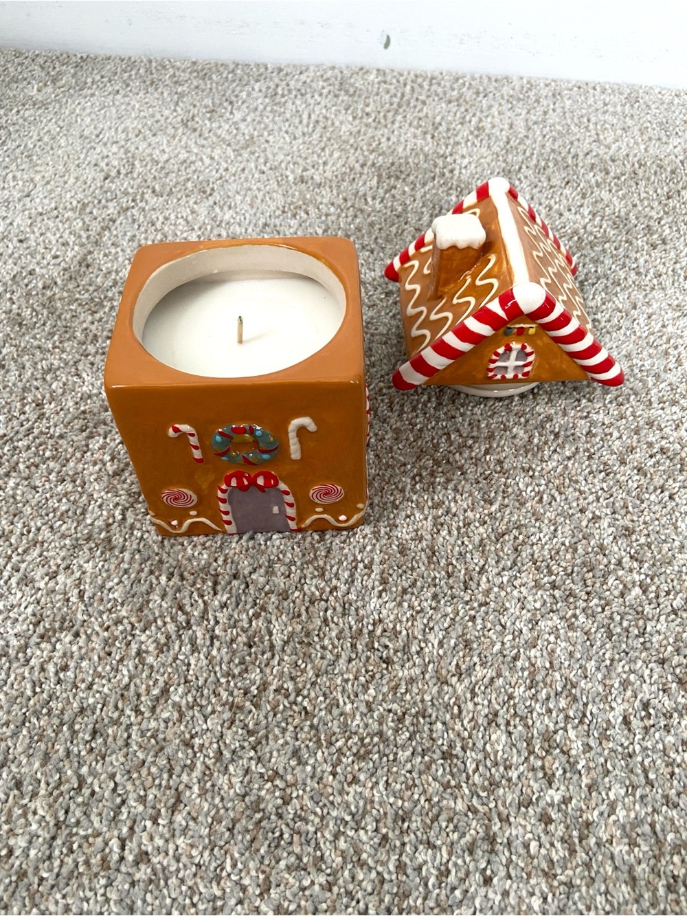 NWT Gingerbread House Soy Christmas Candle